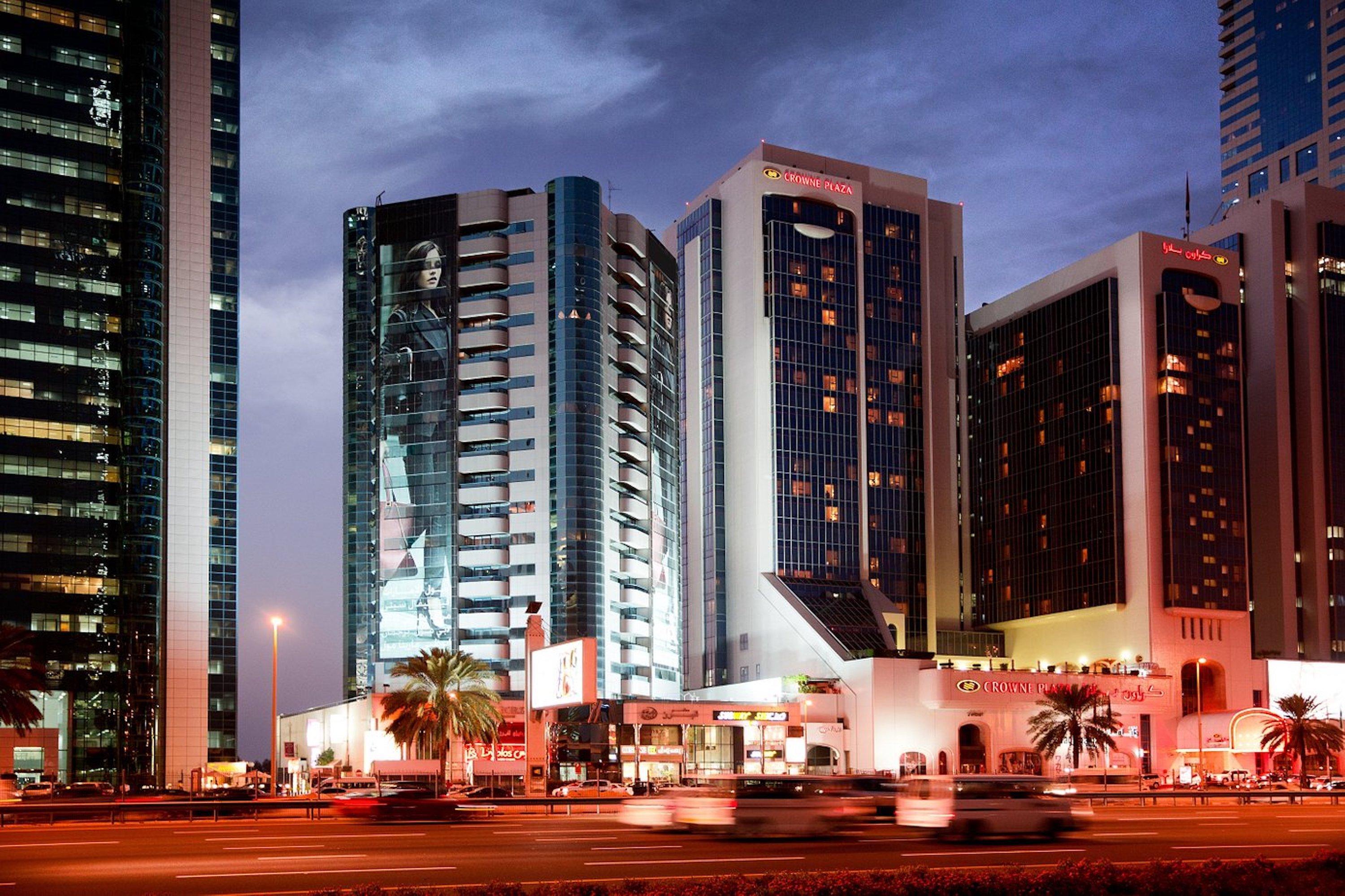Millennium Plaza Downtown Suites Dubai Exterior photo